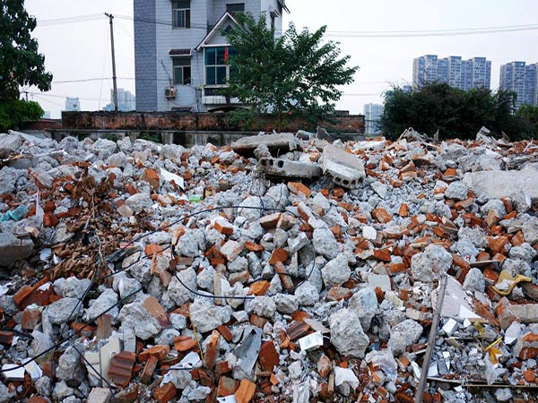 大量建筑垃圾